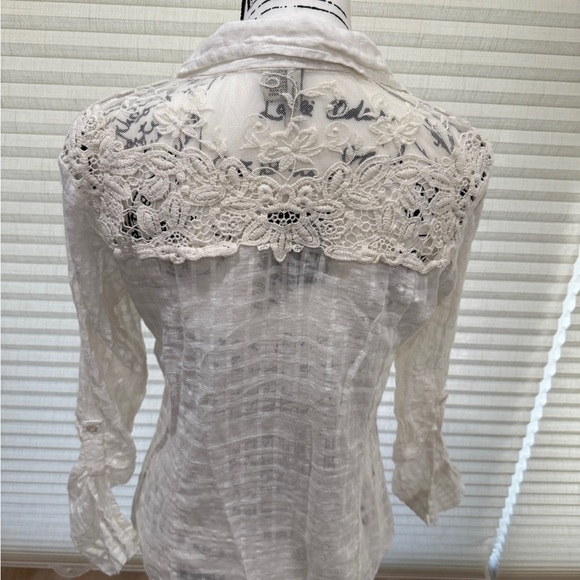 Cotton and Lace Blouse - Picture 3 of 3